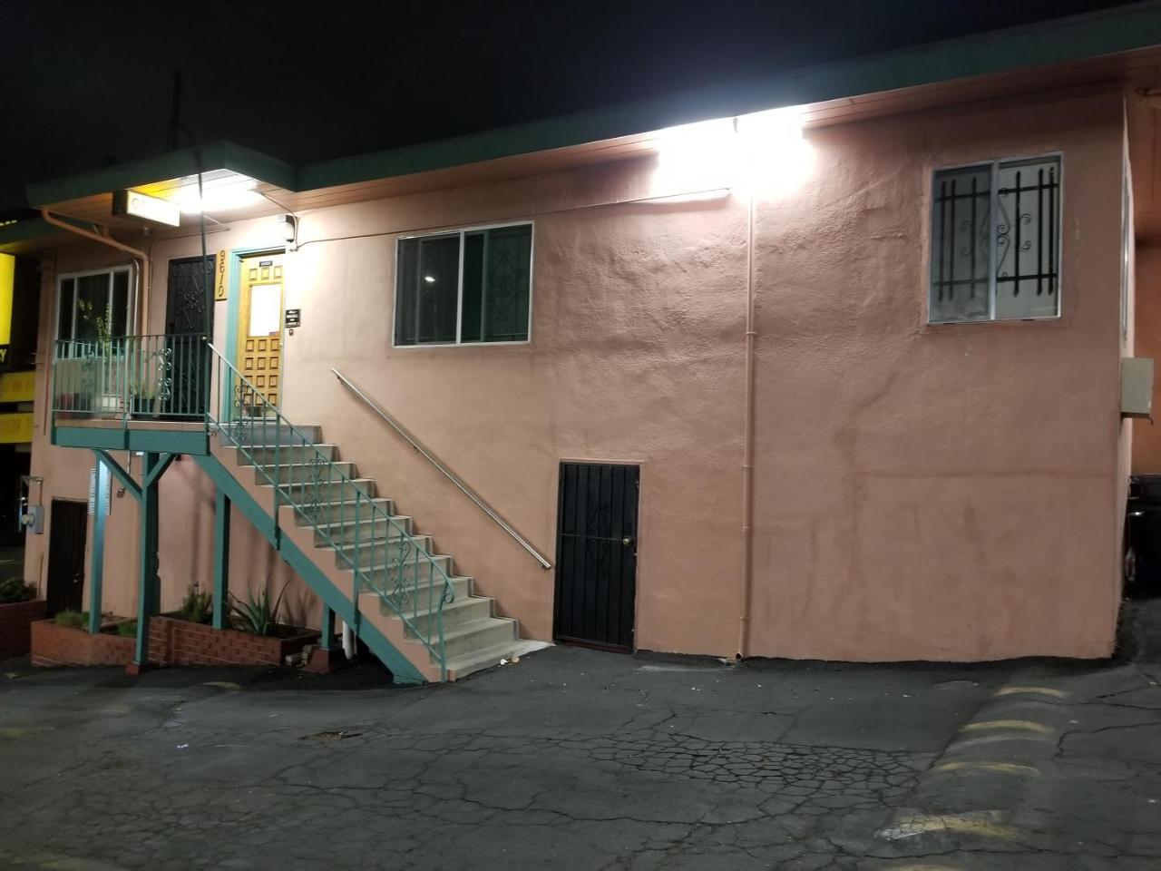 Travis Lodge Motel 16 Oakland Exterior photo
